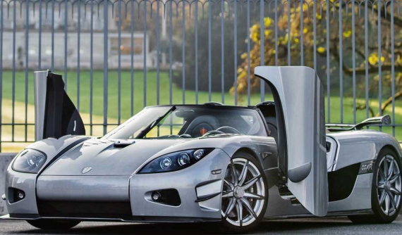 Người mua Koenigsegg CCXR Trevita "bọc kim cương" giống của tay đấm Floyd Mayweather là ai?