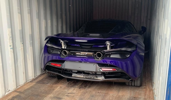 Chủ resort nổi tiếng nhất Long Hải nhận bàn giao siêu xe McLaren 720S màu tím độc nhất Việt Nam