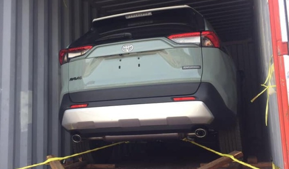 Thêm Toyota RAV4 2019 cập bến Việt Nam, được rao bán với giá 2,4 tỷ đồng
