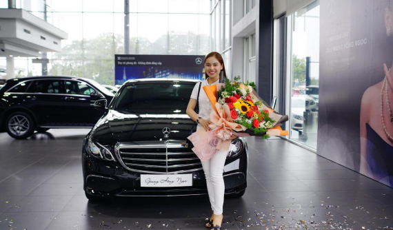 Nữ ca sỹ Giang Hồng Ngọc sắm xế sang Mercedes-Benz E-Class 2019 sau 5 năm dùng Mazda