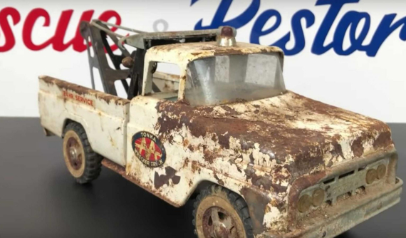 Mãn nhãn với màn “hồi sinh” chiếc xe tải đồ chơi Tonka 60 năm tuổi