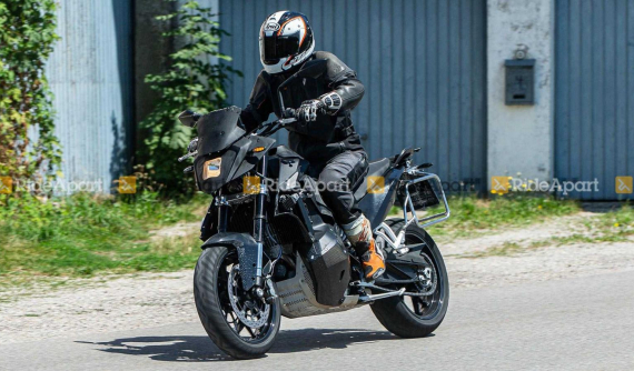Diện kiến xe KTM 890 hoàn toàn mới trên đường thử