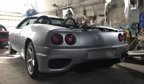 Siêu xe Ferrari 360 Spider vàng rực được chủ nhân cho sơn lại tông màu bạc nổi tiếng một thời tại Việt Nam