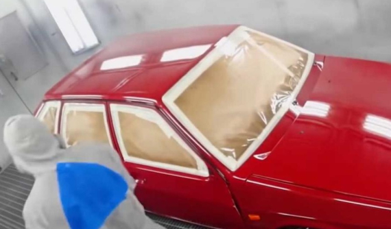 Đây là chuyện xảy ra nếu bạn xịt... 35 lớp sơn phủ bóng lên một chiếc xe