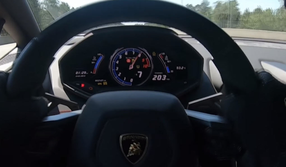 Chứng kiến chiếc Lamborghini Huracan nhanh nhất thế giới gia tốc từ 0-320 km/h chỉ trong 7 giây