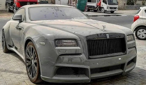 Giới nhà giàu Dubai "bỏ rơi" dàn xe Rolls-Royce không hề thương tiếc, có cả SUV siêu sang Cullinan