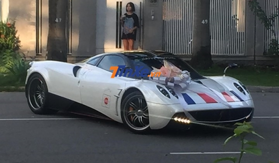Minh "Nhựa" thay áo mới cho siêu phẩm Pagani Huayra hơn 80 tỷ đồng để làm xe rước dâu cho con gái "rượu"