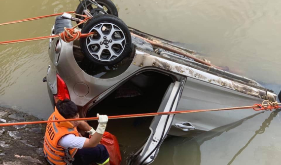 Thanh Hóa: Taxi lao xuống sông, nữ hành khách tử vong, tài xế mất tích