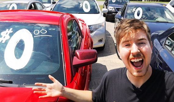 Chuyện lạ: YouTuber mua 12 chiếc xe ô tô trị giá hơn 2 tỷ Đồng rồi "cho không" người lạ mặt