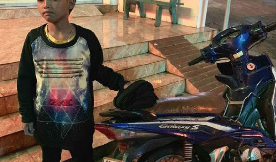 "Mượn" xe máy của bố, cậu bé 13 tuổi đi lạc hơn 300 km tại Kon Tum