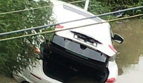 Để đồng nghiệp lái thử chiếc Maserati mới mua được 3 tiếng, chủ xe nhận "trái đắng"