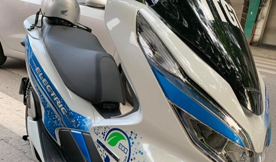 Bắt gặp Honda PCX điện được TTGT sử dụng tại Hà Nội