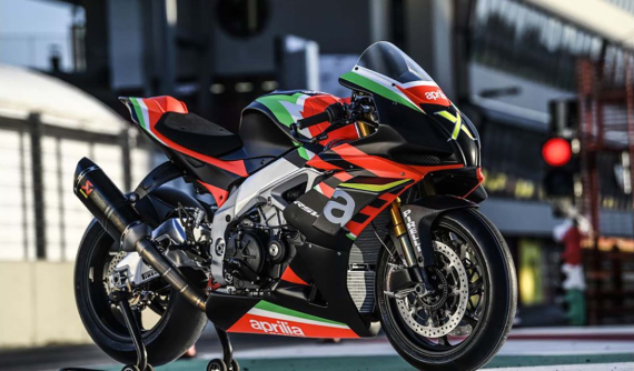 Diện kiến siêu mô tô Aprilia RSV4 X giá hơn 1,1 tỷ đồng vừa chính thức bàn giao cho khách hàng