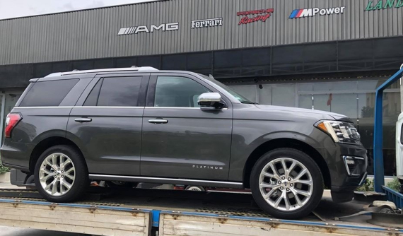 Ford Expedition 2019 - phiên bản "giá rẻ" của Lincoln Navigator - đầu tiên về Việt Nam