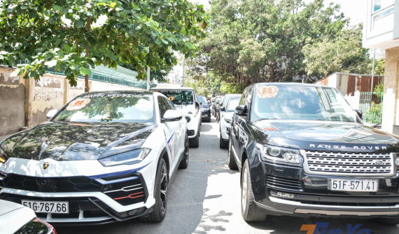 Video dàn xe hơn 200 tỷ đồng của Minh "Nhựa" trong buổi rước dâu của con gái