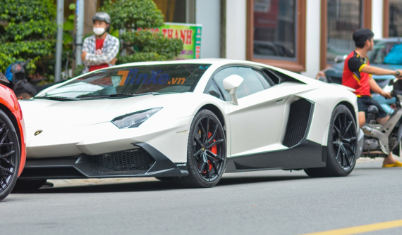 Lamborghini Aventador độ body kit LP720-4 50º Anniversario "du lịch" vào Sài thành
