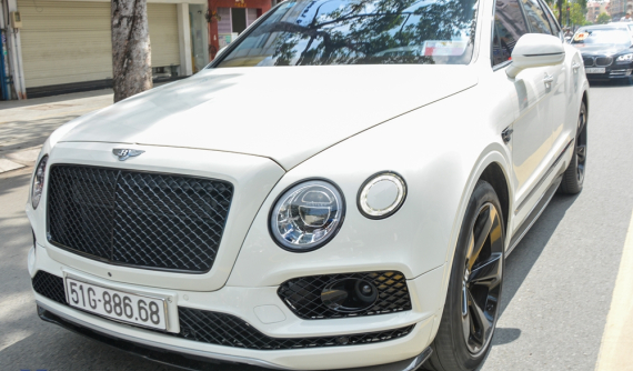 Cận cảnh SUV siêu sang Bentley Bentayga của mẹ ruột con gái Minh "Nhựa"