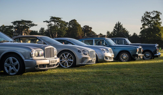 Chứng kiến cảnh tượng 1.321 chiếc xe Bentley tụ tập ở cùng một chỗ và lập kỷ lục mới