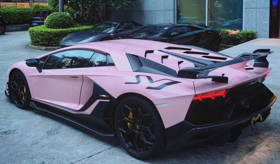 Lamborghini Aventador SVJ màu hồng cực lạ mắt tạo sự chú ý ở Thượng Hải