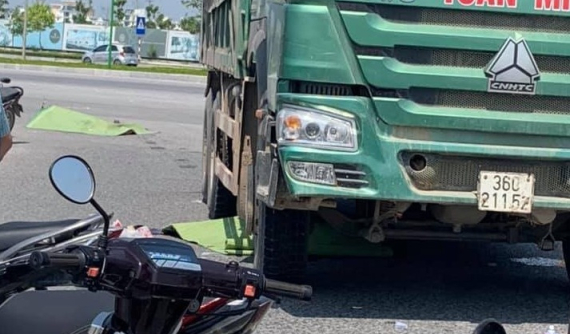 Thanh Hóa: Va chạm với ô tô tải "hổ vồ", đôi nam nữ đi xe máy tử vong tại chỗ