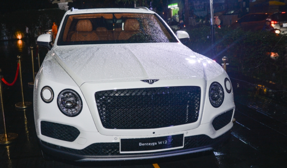 Khám phá chiếc Bentley Bentayga mang gói nâng cấp Black Specification hiếm hoi tại Việt Nam