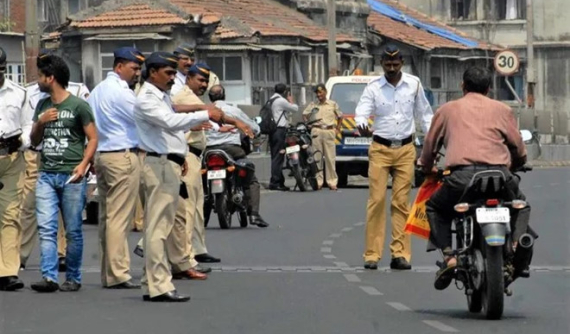 Ấn Độ: Người đàn ông đột tử vì bị cảnh sát chặn xe kiểm tra giấy tờ