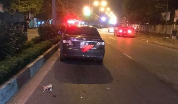 Quảng Ninh: Xe máy "kẹp ba" đi ngược chiều đối đầu ô tô Toyota Corolla Altis, 1 người tử vong