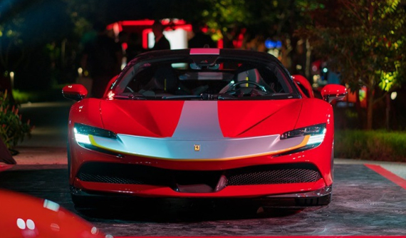 Siêu phẩm hybrid Ferrari SF90 Stradale lần đầu tiên đến châu Á, giá hơn 25 tỷ đồng