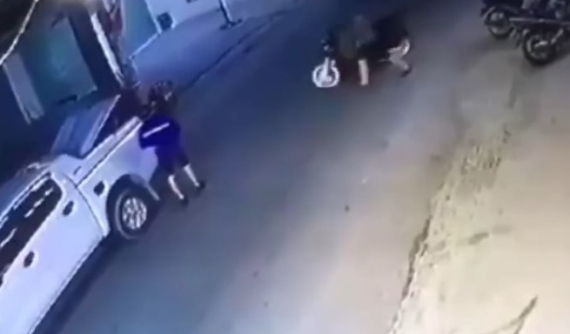 Bắc Ninh: Nhóm đối tượng đi xe bán tải để lấy cắp xe Honda SH, giấu luôn bên trong thùng xe