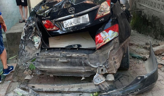 Bắc Ninh: Xe ben trôi dốc Pháo Thủ, tông trúng 2 ô tô con và ủi hàng loạt xe máy