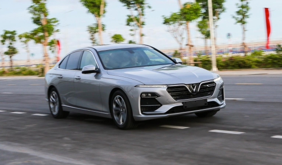 Mua xe VinFast Lux tại sự kiện lái thử, khách hàng có cơ hội nhận vé xem F1 trị giá hơn 18 triệu đồng