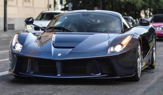Siêu phẩm Ferrari LaFerrari màu sơn xanh Blu Ahrabian khoe dáng tại Đức