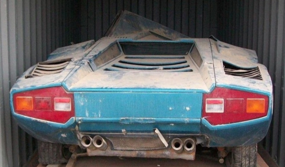 Siêu xe Lamborghini Countach nằm phủ bụi 40 năm trong gara sau vụ tai nạn khiến người lái bị gãy chân