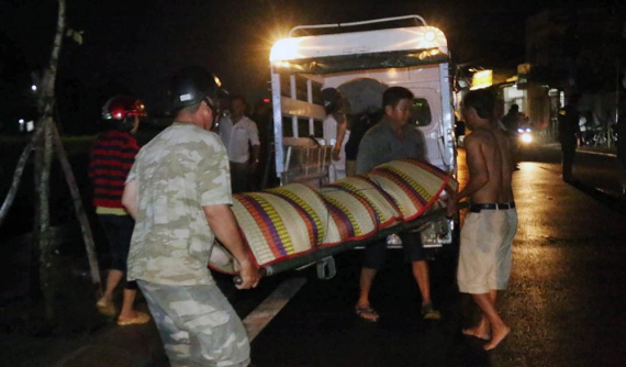 Cần Thơ: Triều cường làm ngập ranh giới, người phụ nữ lao xe máy xuống hồ, tử vong