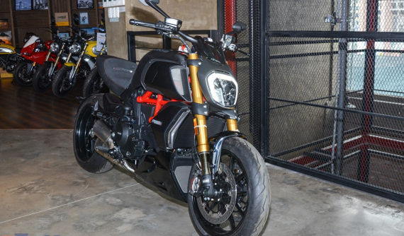 So sánh sự khác biệt giữa Ducati Diavel 1260 và Diavel 1260S ở Việt Nam