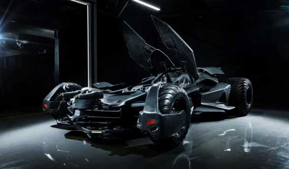 Chiếc xe Người Dơi Batmobile có cả camera chụp ảnh nhiệt và kính chống đạn "lên sàn" với giá gần 20 tỷ đồng