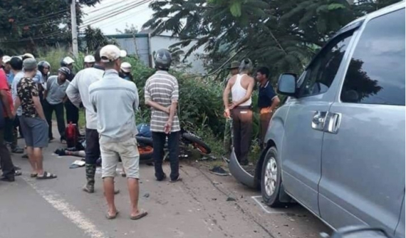 Lâm Đồng: Bị ô tô đâm từ phía sau, hai thanh niên điều khiển Honda Winner 150 tử vong tại chỗ