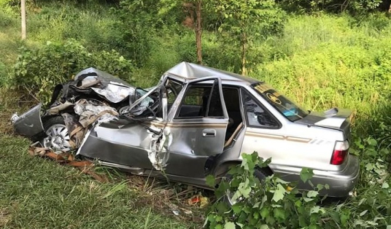 Đồng Nai: Ô tô 4 chỗ nát bét sau cú va chạm trực diện với xe tải, 2 người thương vong