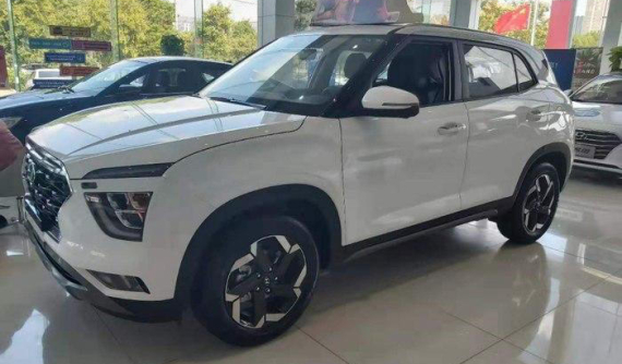 SUV cỡ B Hyundai ix25 2020 được trưng bày tại đại lý, chuẩn bị bán ra