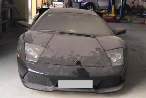 Dàn siêu xe của một doanh nhân Hà Nội nằm phủ bụi tại garage khiến cư dân mạng xót xa