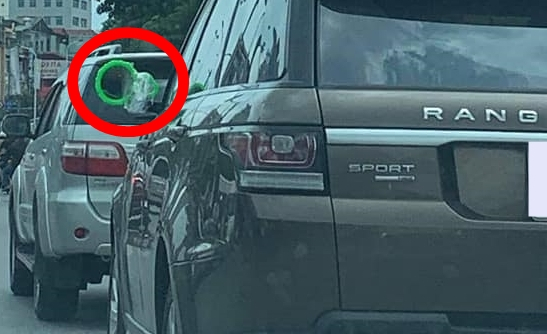 Range Rover Sport lăn bánh tại Hà Nội với cặp gương trang điểm sặc sỡ gây chú ý