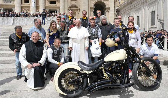 Xe Harley-Davidson có chữ ký cùa Giáo hoàng Francis có giá bán dự kiến lên đến 2,8 tỷ đồng