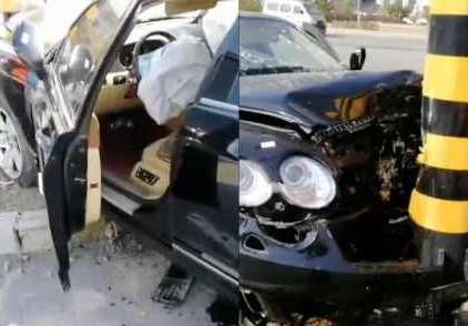 Xe siêu sang Bentley hơn 26 tỷ đồng hư hỏng nặng sau khi tông vào cột biển báo đường