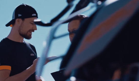 KTM lại tiếp tục tiết lộ trang bị naked bike KTM 1290 Super Duke R 2020