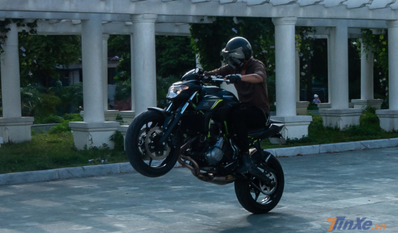 Đánh giá xe Kawasaki Z650: Món hời không dành cho "tay mơ"!