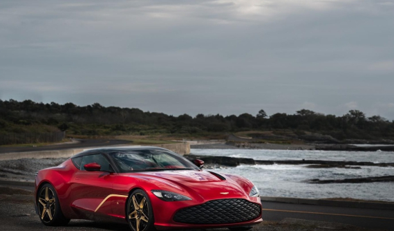Diện kiến siêu xe Aston Martin DBS GT Zagato Special với nhiều chi tiết bằng vàng và sợi carbon