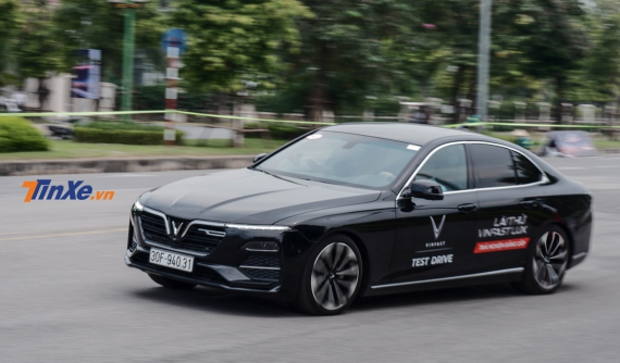 Bộ đôi VinFast Lux lại chuẩn bị tăng giá bán, cao nhất tới 65 triệu đồng