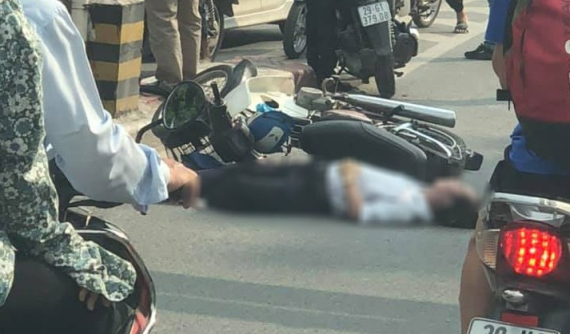 Hà Nội: Đâm vào trụ bê tông của cầu vượt Thái Hà, người đàn ông đi xe máy tử vong