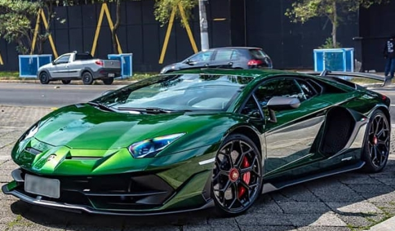Đã hiếm, chiếc siêu xe Lamborghini Aventador SVJ này còn mang bộ áo siêu độc Verde Ermes