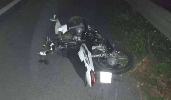 Đi xe máy ngược chiều trên cao tốc Pháp Vân - Cầu Giẽ, thanh niên bị ô tô tông tử vong